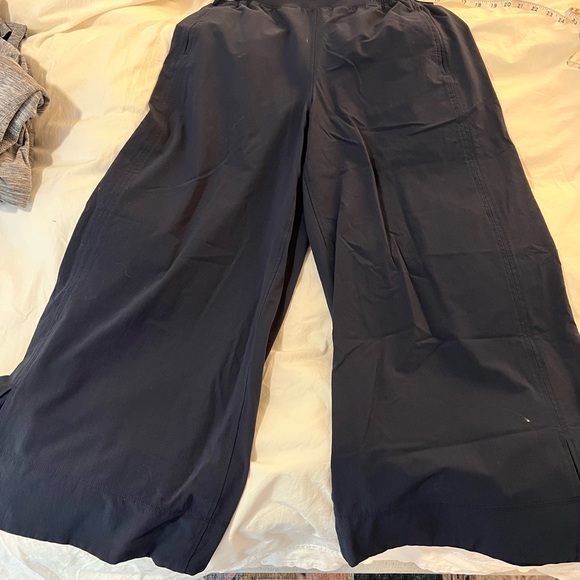 Lululemon Crop Wide-Leg Pants - Picture 3 of 3